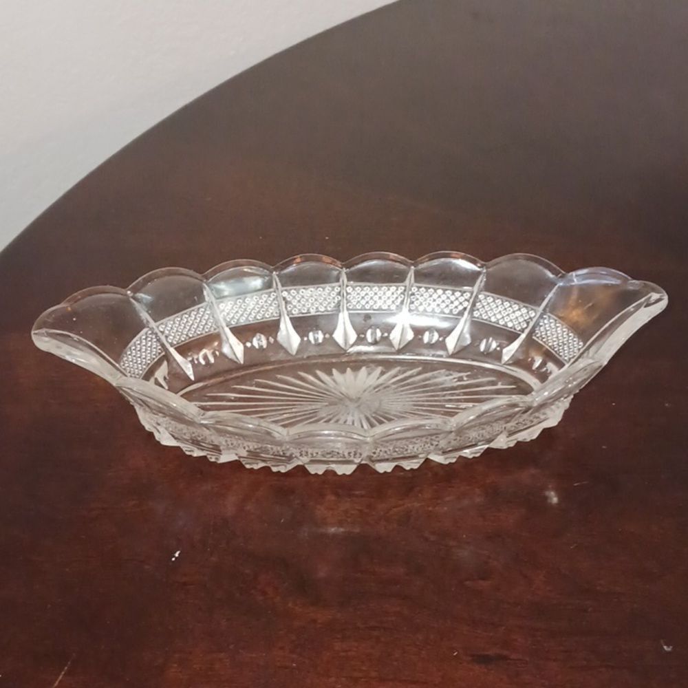Vintage Pressed Glass Oval Dish – Starburst Design – Clear Scalloped Edge Candy